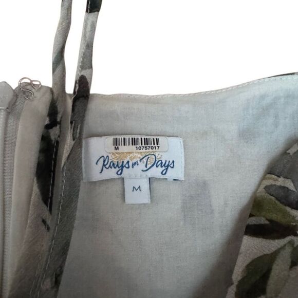 Rays For Days Women's Gaia Midi Dress Size Medium - Picture 8 of 9